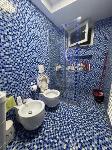 Tirane, jepet me qera apartament 2+1+Ballkon , 90 m² 900 € (Blloku)