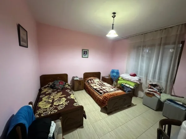 Tirane, jepet me qera apartament 2+1+Ballkon Kati 2, 80 m² 500 € (Shkolla e Baletit)