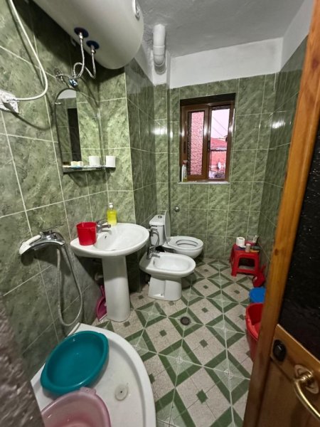 Tirane, jepet me qera apartament 2+1+Ballkon Kati 2, 80 m² 500 € (Shkolla e Baletit)