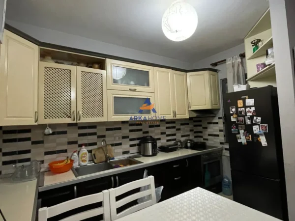 Tirane, shitet apartament 2+1+Ballkon Kati 3, 106 m² 173.000 € 