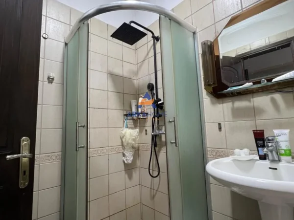 Tirane, shitet apartament 2+1+Ballkon Kati 3, 106 m² 173.000 € 