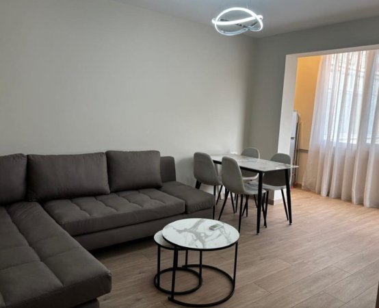 Tirane, jepet me qera apartament 2+1+Ballkon Kati 4, 75 m² 600 € (Ambasada Amerikane)