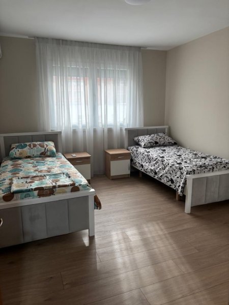 Tirane, jepet me qera apartament 2+1+Ballkon Kati 4, 75 m² 600 € (Ambasada Amerikane)