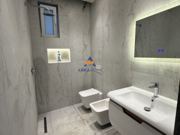 Tirane, jepet me qera zyre Kati 3, 69 m² 700 € 