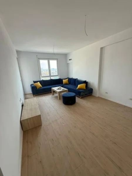 Tirane, jepet me qera apartament 1+1 Kati 8, 70 m² 500 € (Te 5 maji)