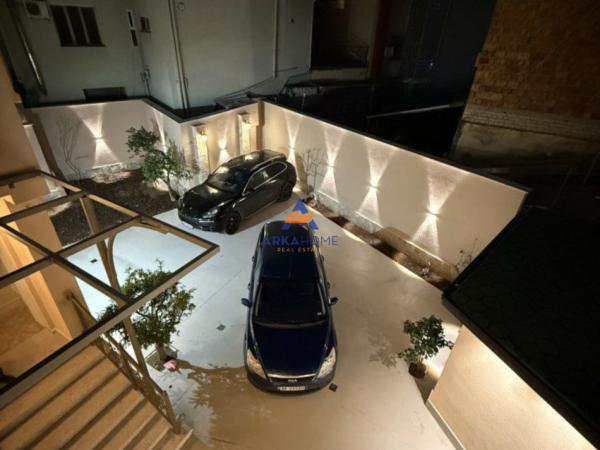 Tirane, jepet me qera ambjent biznesi Kati 1, 135 m² 2.000 € 