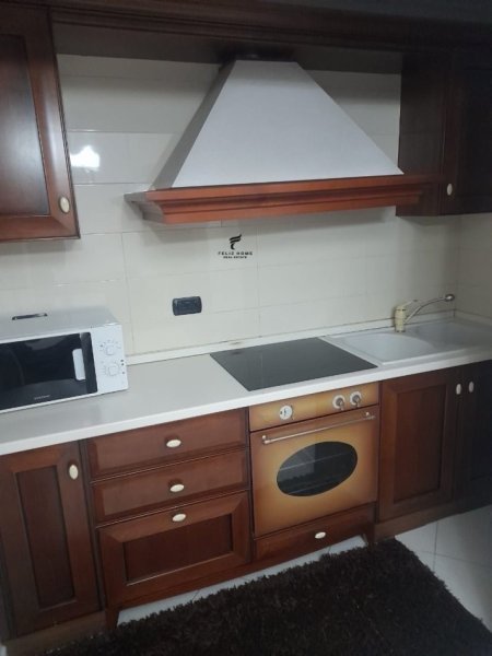 Tirane, jepet me qera apartament 1+1 Kati 2, 60 m² 450 € (VASIL SHANTO)