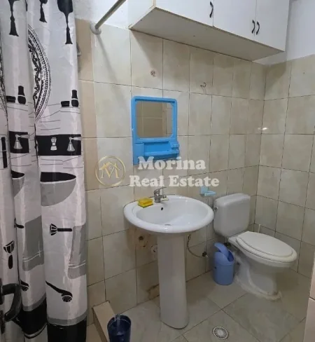 Tirane, jepet me qera apartament 1+1 Kati 1, 55 m² 300 € (Fresku)