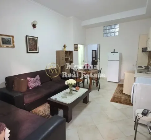 Tirane, jepet me qera apartament 1+1 Kati 1, 55 m² 300 € (Fresku)
