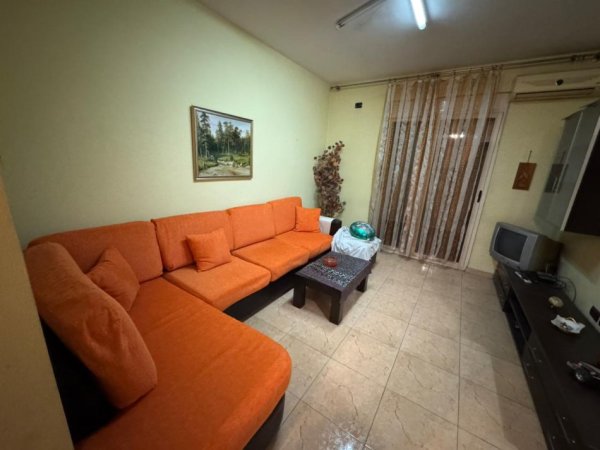 Tirane, jepet me qera apartament 2+1 Kati 4, 600 € 