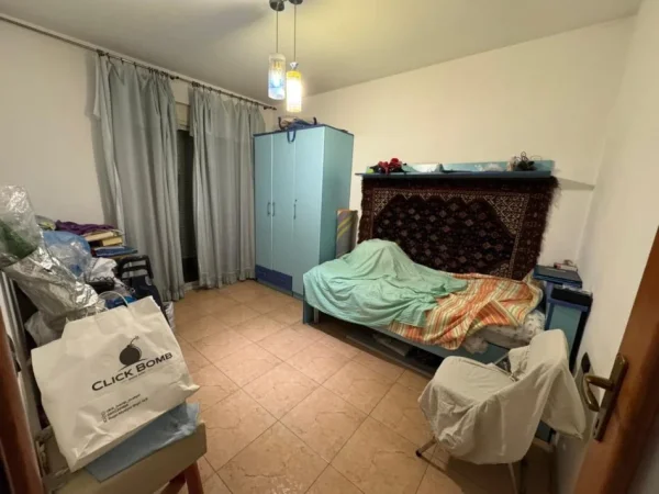 Tirane, jepet me qera apartament 2+1 Kati 4, 600 € 