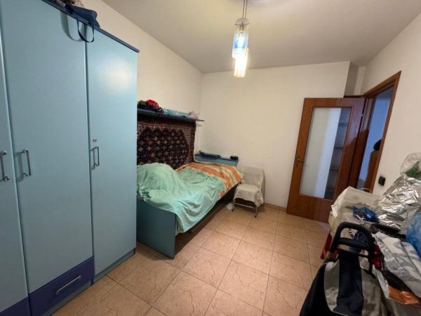 Tirane, jepet me qera apartament 2+1 Kati 4, 600 € 