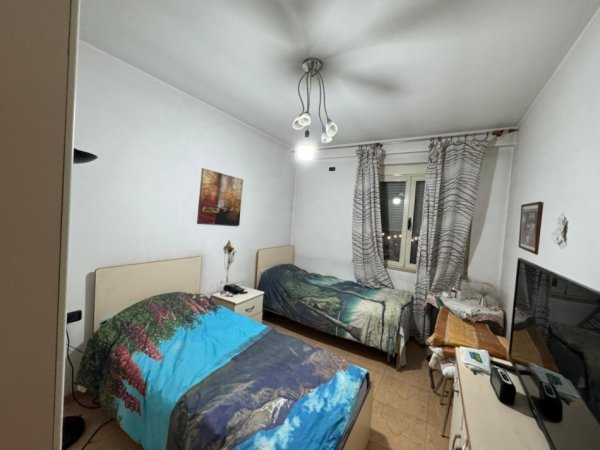 Tirane, jepet me qera apartament 2+1 Kati 4, 600 € 