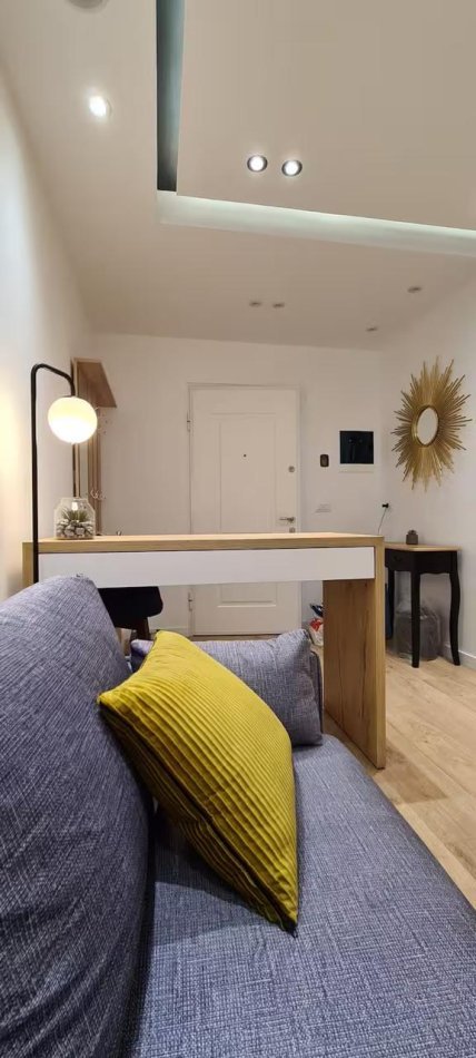 Tirane, jepet me qera apartament 1+1+Ballkon Kati 5, 65 m² 700 € (Komuna e Parisit)