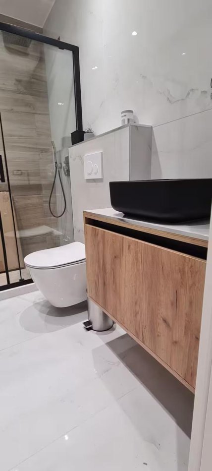 Tirane, jepet me qera apartament 1+1+Ballkon Kati 5, 65 m² 700 € (Komuna e Parisit)