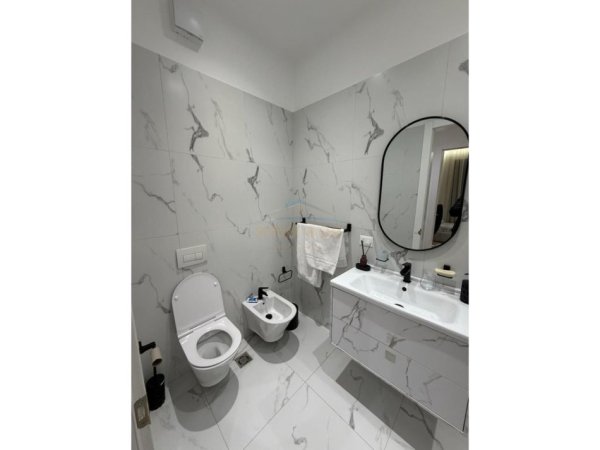 Tirane, shitet apartament 2+1+Ballkon Kati 5, 114 m² 557.000 € (RRUGA E KAVAJES)