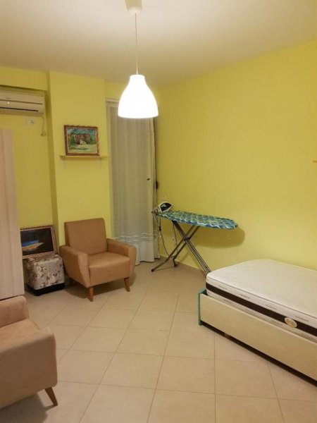 Apartament 2+1+2 banjo përballë gjimnazit Sami Frasheri