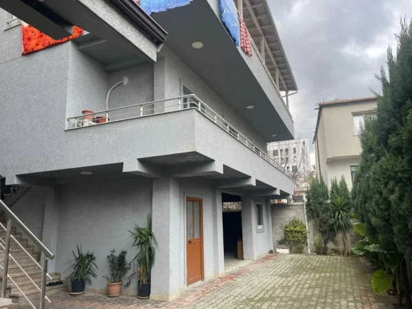 Tirane, jepet me qera apartament 3+1 , 1.000 € 