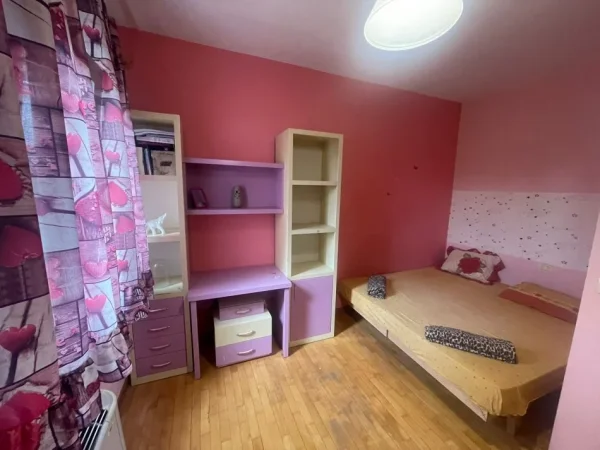 Tirane, jepet me qera apartament 3+1 , 1.000 € 
