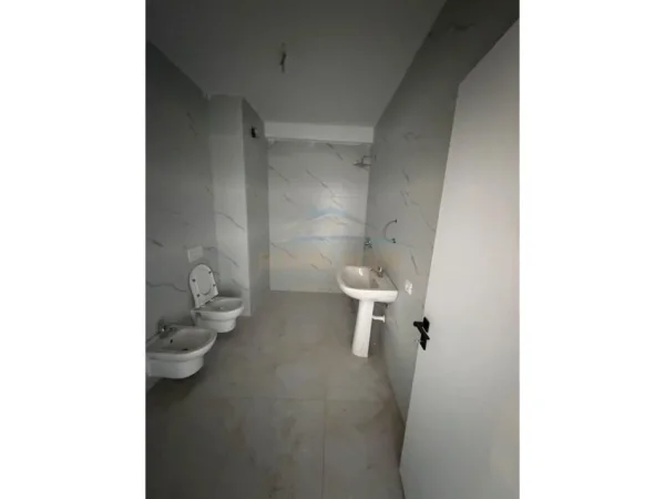 Tirane, shitet apartament 1+1+Ballkon Kati 4, 66 m² 88.000 € 