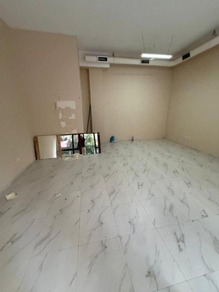 Tirane, shitet ambjent biznesi Kati 0, 61 m² 100.000 € (Yzberisht)