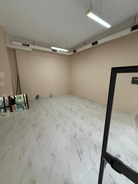 Tirane, shitet ambjent biznesi Kati 0, 61 m² 100.000 € (Yzberisht)