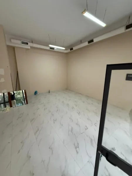 Tirane, shitet ambjent biznesi Kati 0, 61 m² 100.000 € (Yzberisht)