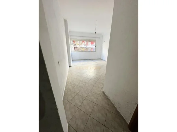Tirane, shitet apartament 1+1 Kati 1, 96.600 € 