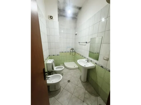 Tirane, shitet apartament 1+1 Kati 1, 96.600 € 