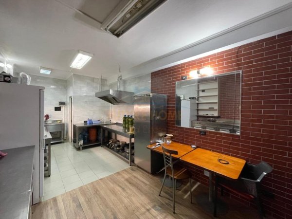 Tirane, jepet me qera ambjent biznesi Kati 0, 26 m² 450 € (Kouna e Parisit)