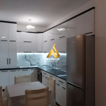Tirane, jepet me qera apartament 1+1+Ballkon Kati 2, 60 m² 400 € (bulevardi migjeni)
