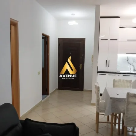Tirane, jepet me qera apartament 1+1+Ballkon Kati 2, 60 m² 400 € (bulevardi migjeni)