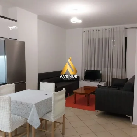 Tirane, jepet me qera apartament 1+1+Ballkon Kati 2, 60 m² 400 € (bulevardi migjeni)