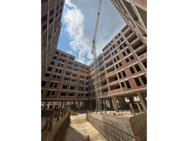 Tirane, shitet apartament 2+1+Ballkon Kati 3, 93 m² 97.000 € (Univers City QTU)