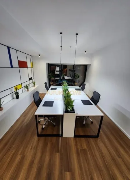 Tirane, jepet me qera zyre Kati 11, 76 m² 1.000 € (Square 21, Rruga e Kavajes)