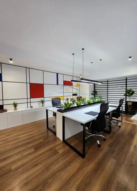 Tirane, jepet me qera zyre Kati 11, 76 m² 1.000 € (Square 21, Rruga e Kavajes)