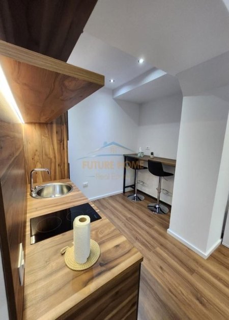 Tirane, jepet me qera zyre Kati 11, 76 m² 1.000 € (Square 21, Rruga e Kavajes)