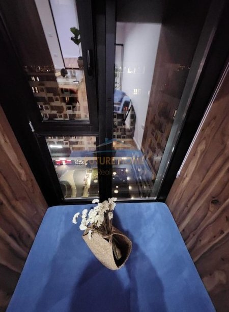 Tirane, jepet me qera zyre Kati 11, 76 m² 1.000 € (Square 21, Rruga e Kavajes)