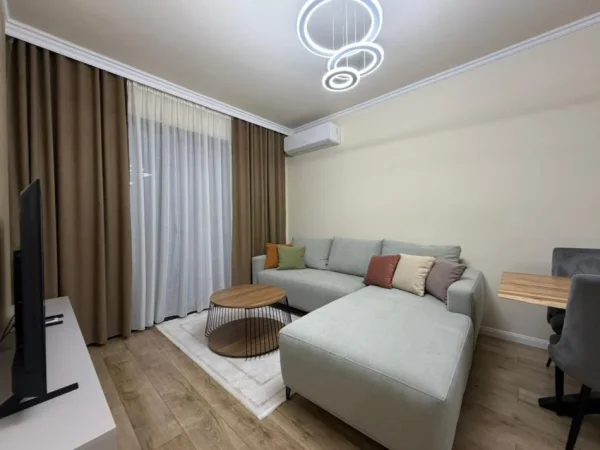 Tirane, jepet me qera apartament 1+1 Kati 3, 67 m² 1.000 € (Liqeni i Thate.)