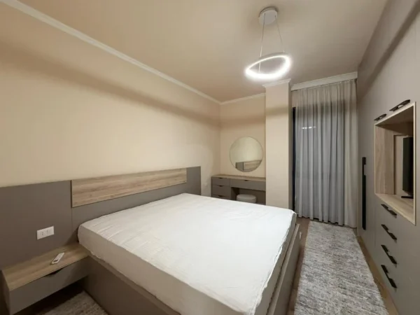 Tirane, jepet me qera apartament 1+1 Kati 3, 67 m² 1.000 € (Liqeni i Thate.)