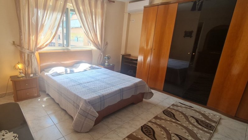 Tirane, jepet me qera apartament 3+1 Kati 2, 100 m² 500 € (Rruga Dritan Hoxha)