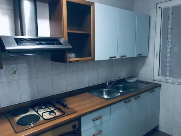 JEPET ME QERA APARTAMENT 2+1 PËRBALLË DELIJORGJIT,  500 €uro