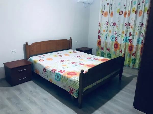 JEPET ME QERA APARTAMENT 2+1 PËRBALLË DELIJORGJIT,  500 €uro