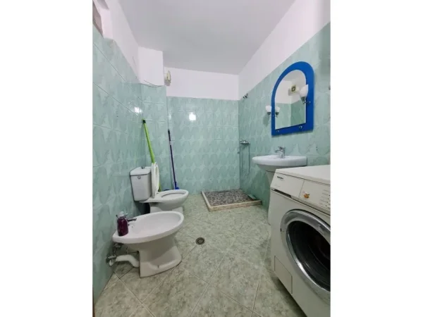 Tirane, shitet apartament 2+1+Ballkon Kati 5, 94 m² 210.000 € (Rruga e Kavajës, Tiranë.)