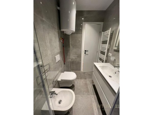 Tirane, jepet me qera apartament 2+1 Kati 7, 84 m² 700 € (Ish Fusha e Aviacionit)