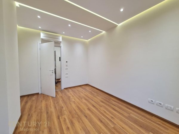 Tirane, jepet me qera ambjent biznesi Kati 7, 146 m² 1.600 € (Zogu Zi)