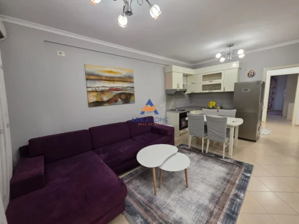 Tirane, jepet me qera apartament 2+1+Ballkon Kati 8, 93 m² 512 € 