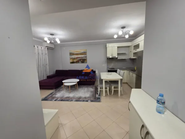 Tirane, jepet me qera apartament 2+1+Ballkon Kati 8, 93 m² 512 € 