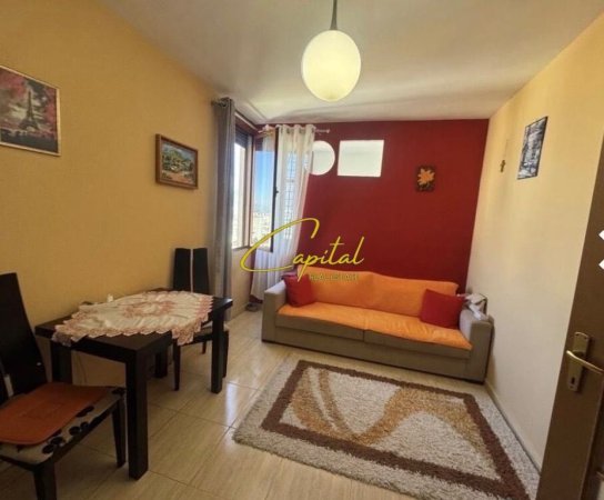 Tirane, jepet me qera apartament 1+1 Kati 12, 65 m² 600 € (QENDER)