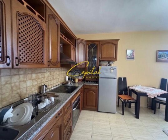 Tirane, jepet me qera apartament 1+1 Kati 12, 65 m² 600 € (QENDER)